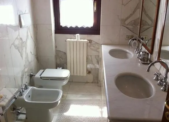 Alojamento de Acomodação e Pequeno-almoço Camilla 3*